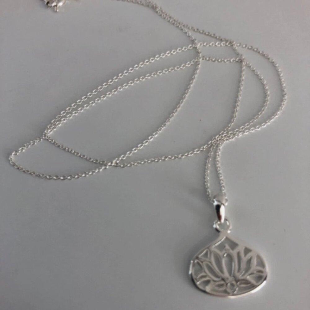 Sterling Silver Lotus Flower Pendant Necklace, 18” Chain, New.
